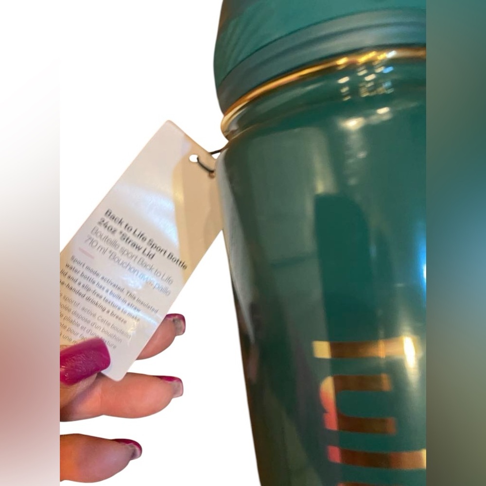 NWT Lululemon back to life sports bottle - Picture 3 of 4